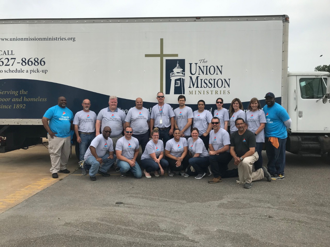 Virginia Natural Gas gives a helping hand during employee volunteer week