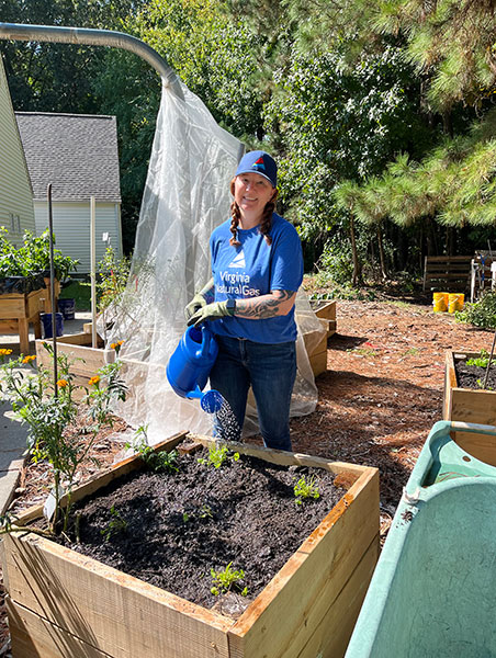 Virginia Natural Gas employees participate in the United Way Day of Caring