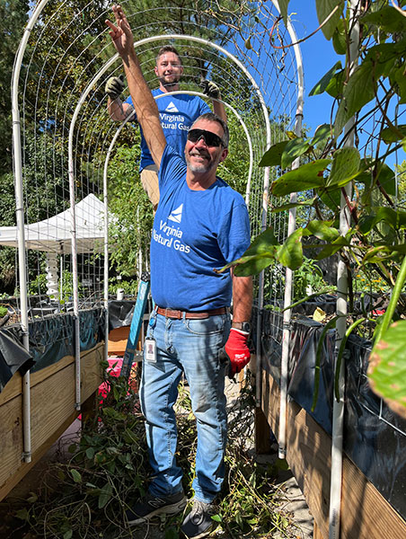 Virginia Natural Gas employees participate in the United Way Day of Caring